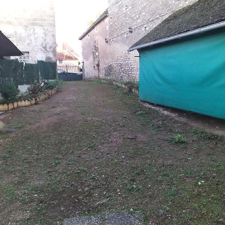 Maison Pour Nombreuses Personnes Pousseaux Luaran gambar