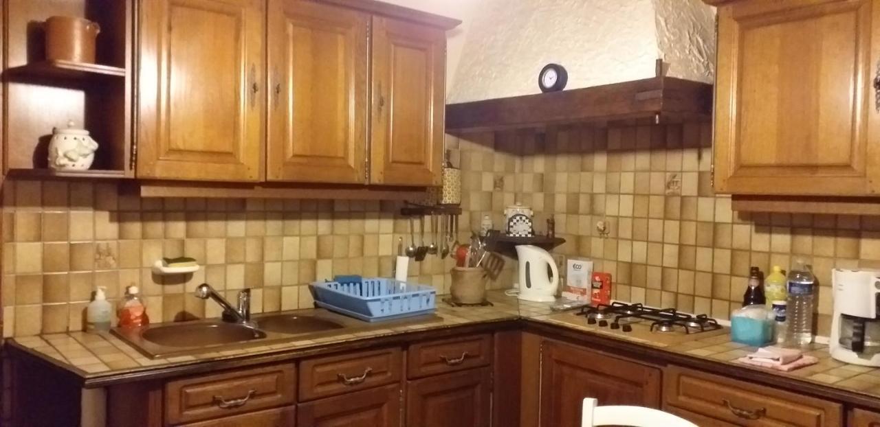 Maison Pour Nombreuses Personnes Pousseaux Luaran gambar