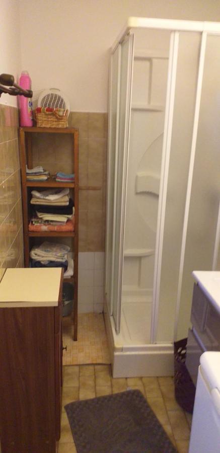 Maison Pour Nombreuses Personnes Pousseaux Luaran gambar