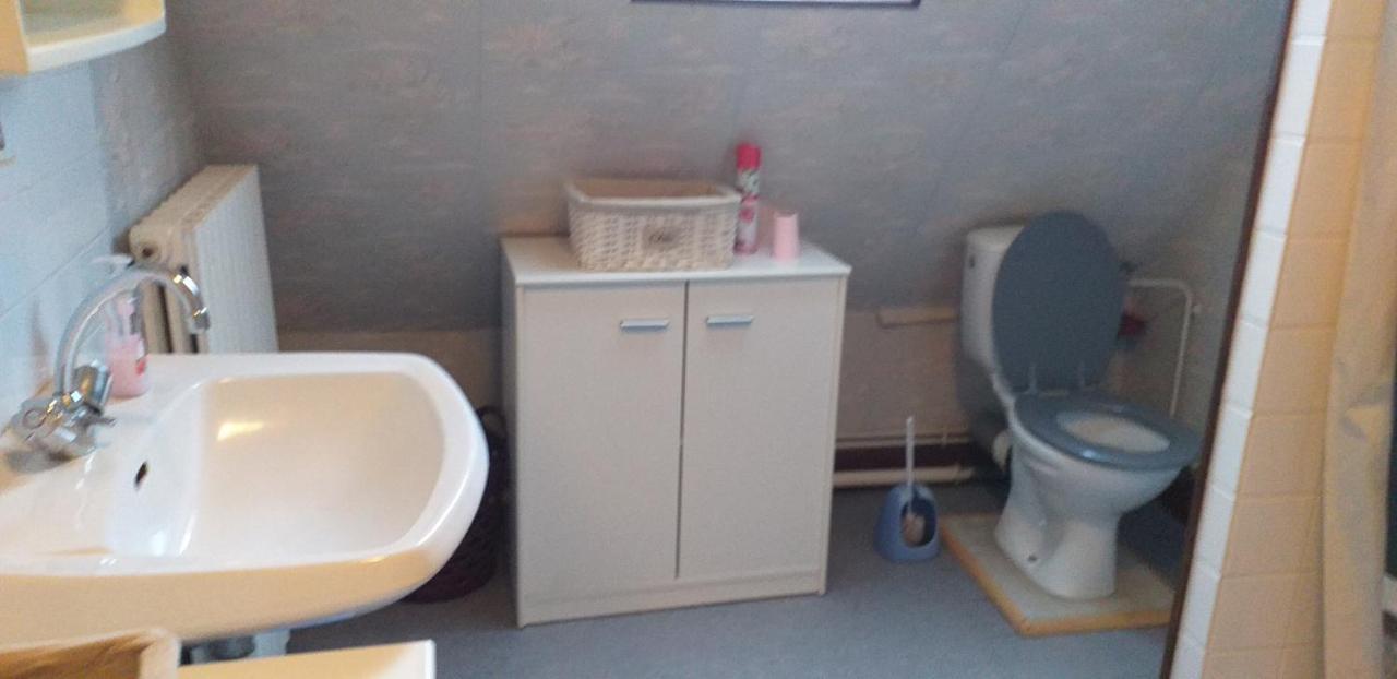 Maison Pour Nombreuses Personnes Pousseaux Luaran gambar